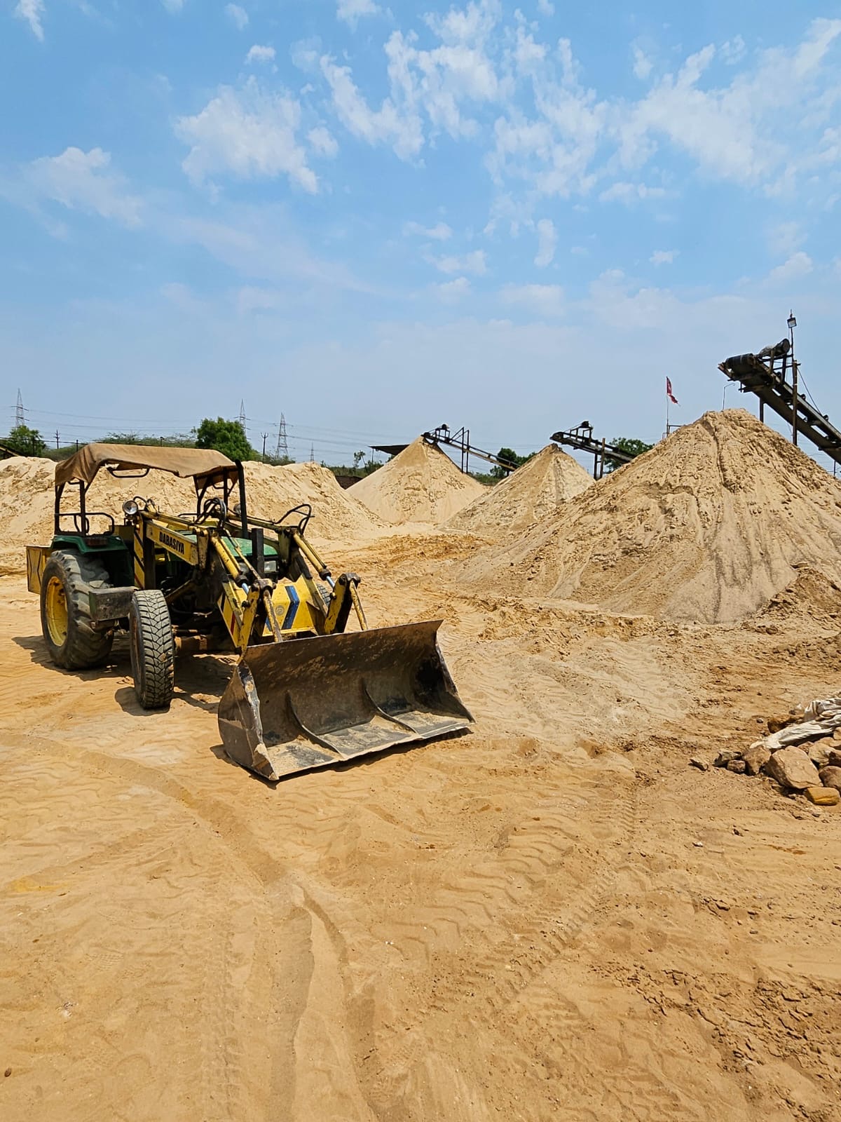 Profits Connection is a trusted silica sand supplier and exporter from Bharuch, Gujarat, India. Supplying high-purity silica sand for foundry, construction, glass, filtration, and industrial applications at competitive prices.<br />
